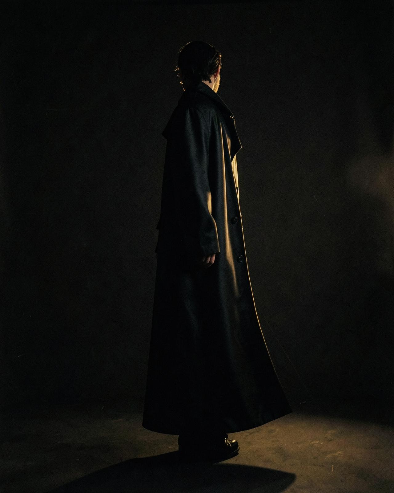 Campagne Velluto Automne Hiver — manteau noir couture